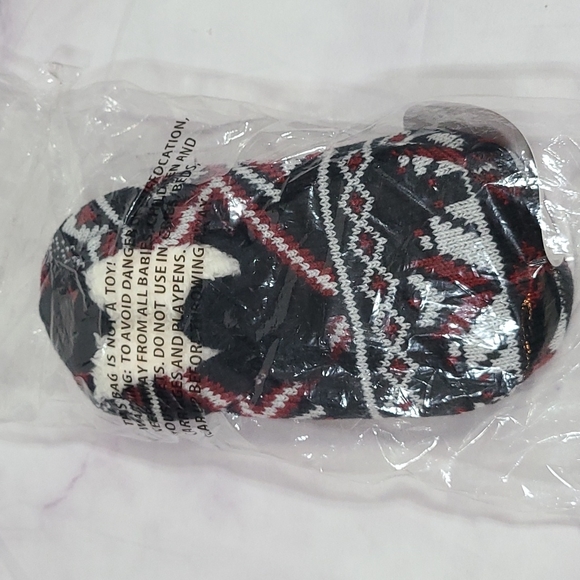 Muk Luks Pom Slipper Socks - Picture 6 of 6